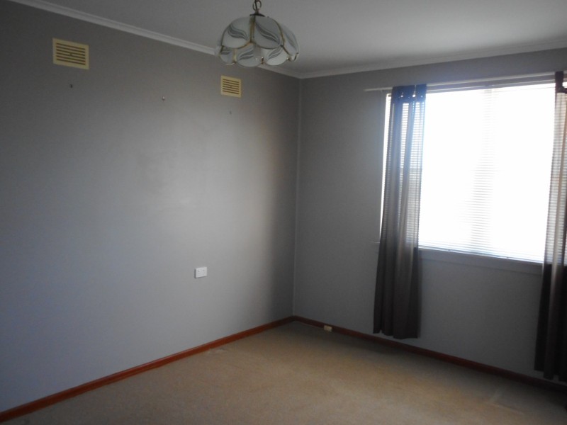 31 Madigan Boulevarde, Mount Warrigal NSW 2528