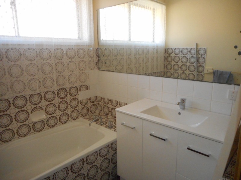 131 Lake Entrance Road, Barrack Heights NSW 2528