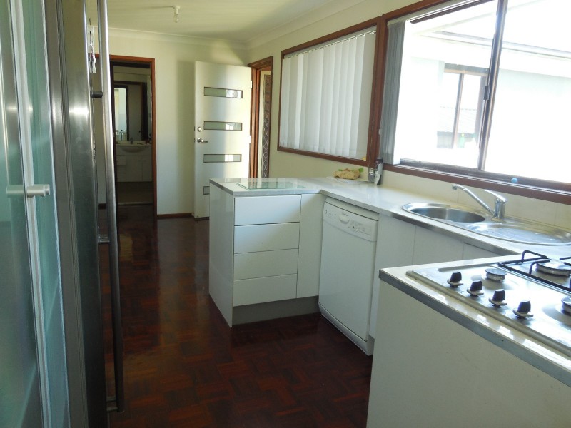 90 Little Lake Crescent, Warilla NSW 2528