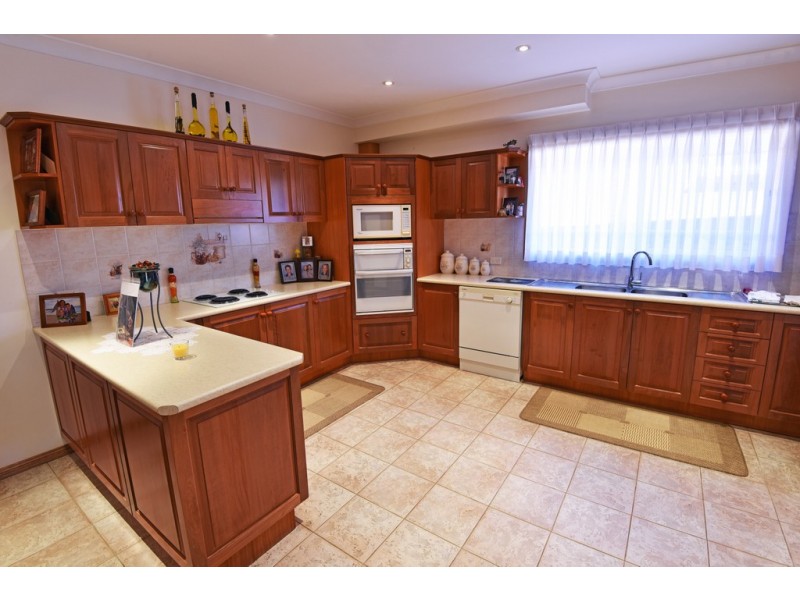 20 Phillip Crescent, Barrack Heights NSW 2528