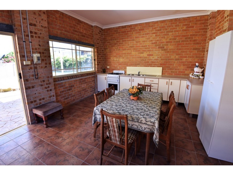 20 Phillip Crescent, Barrack Heights NSW 2528