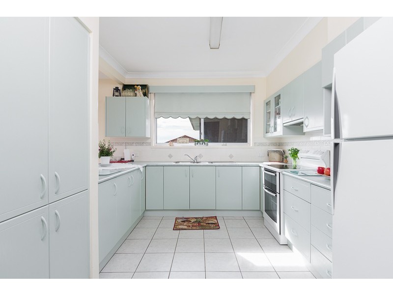 4 Phillip Crescent, Barrack Heights NSW 2528