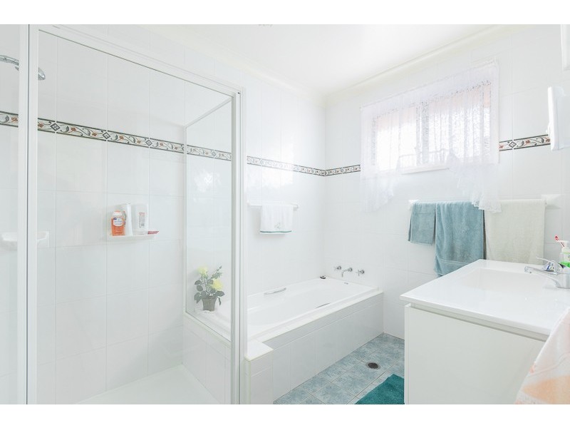 4 Phillip Crescent, Barrack Heights NSW 2528