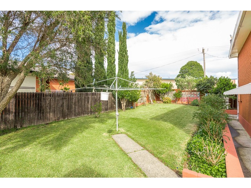 4 Phillip Crescent, Barrack Heights NSW 2528