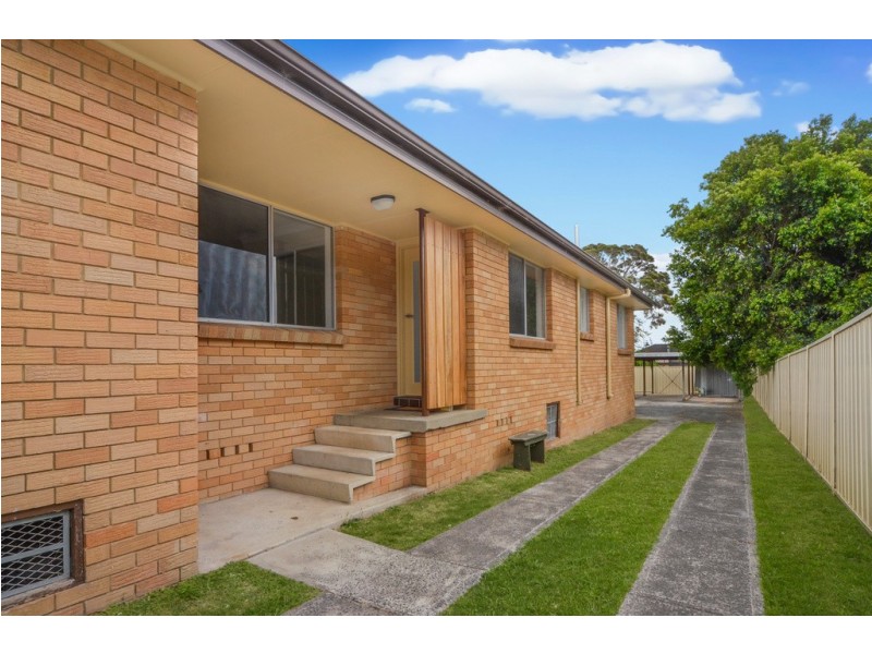 2/104 Parkes Street, Oak Flats NSW 2529