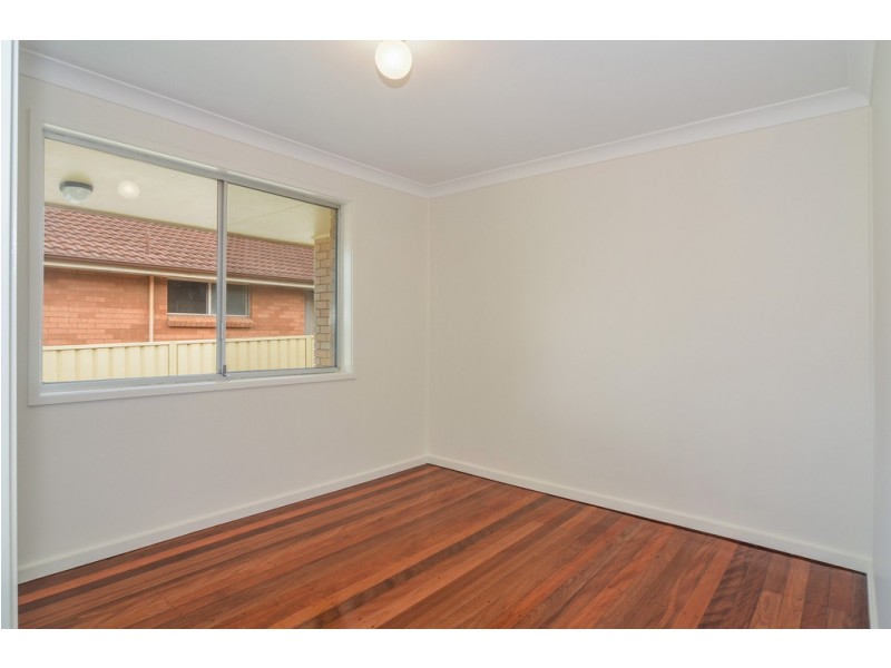 2/104 Parkes Street, Oak Flats NSW 2529