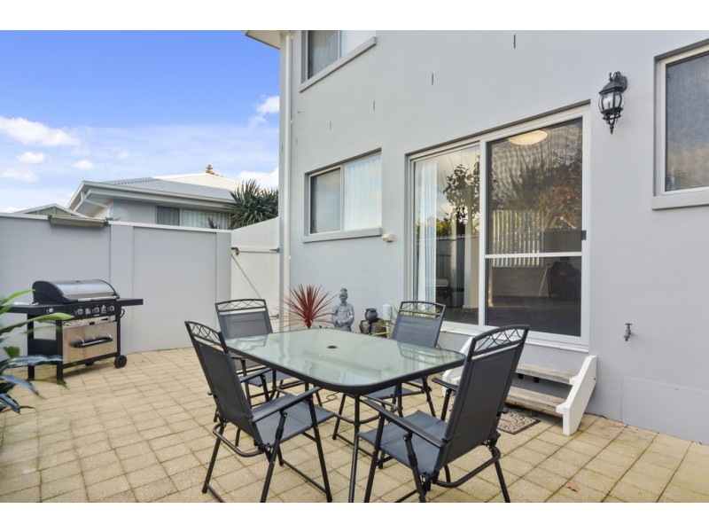 2/39 Terry Avenue, Warilla NSW 2528