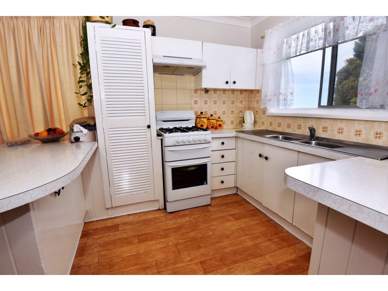 31 Matthews Drive, Mount Warrigal NSW 2528
