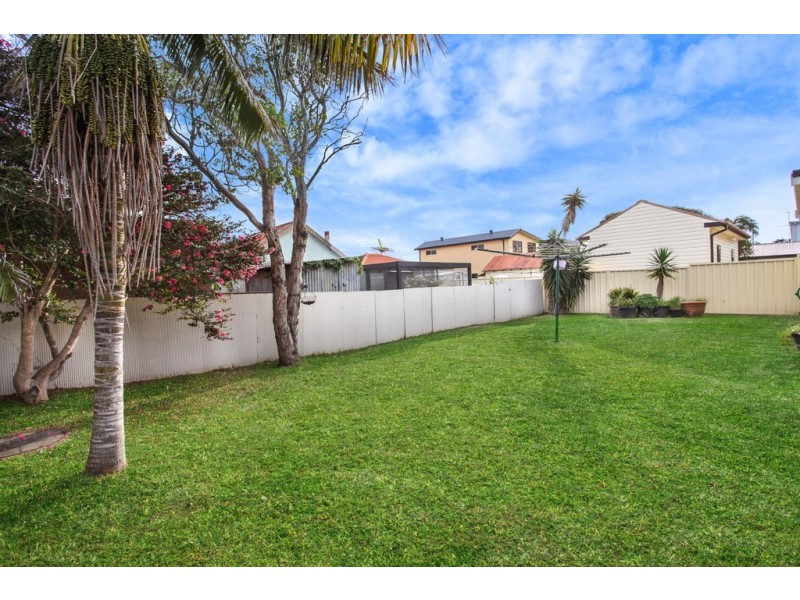 104 Little Lake Crescent, Warilla NSW 2528