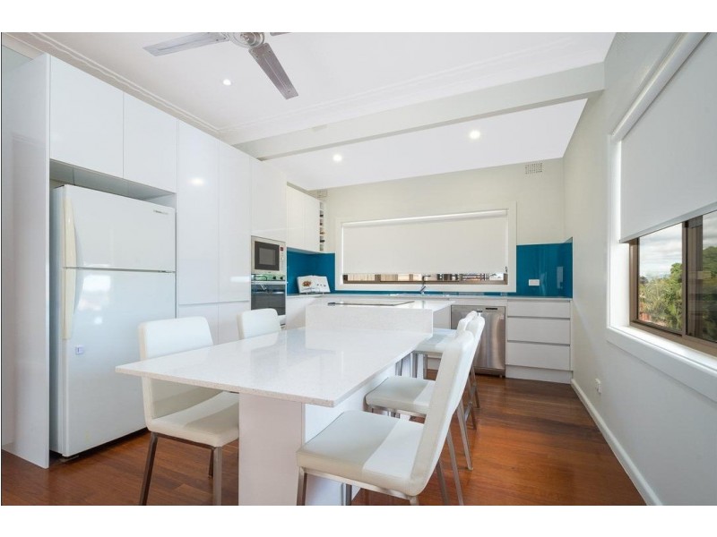 72 Weringa Avenue, Lake Heights NSW 2502