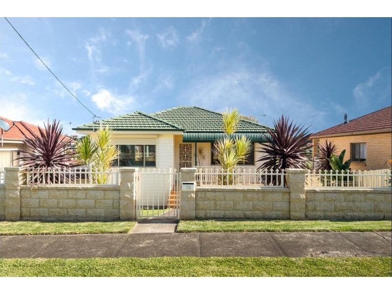 72 Weringa Avenue, Lake Heights NSW 2502