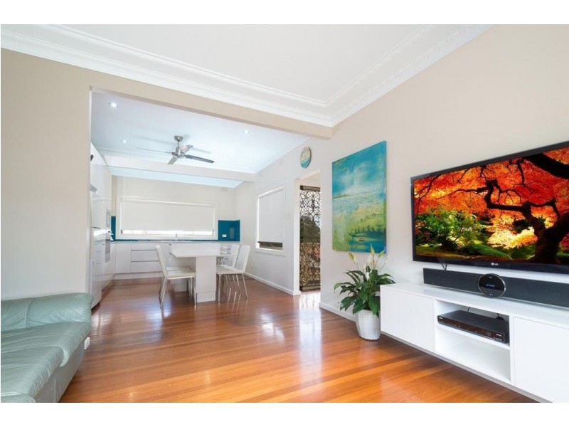 72 Weringa Avenue, Lake Heights NSW 2502