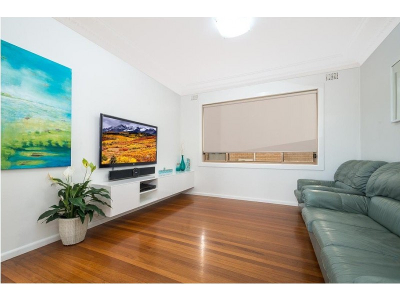 72 Weringa Avenue, Lake Heights NSW 2502