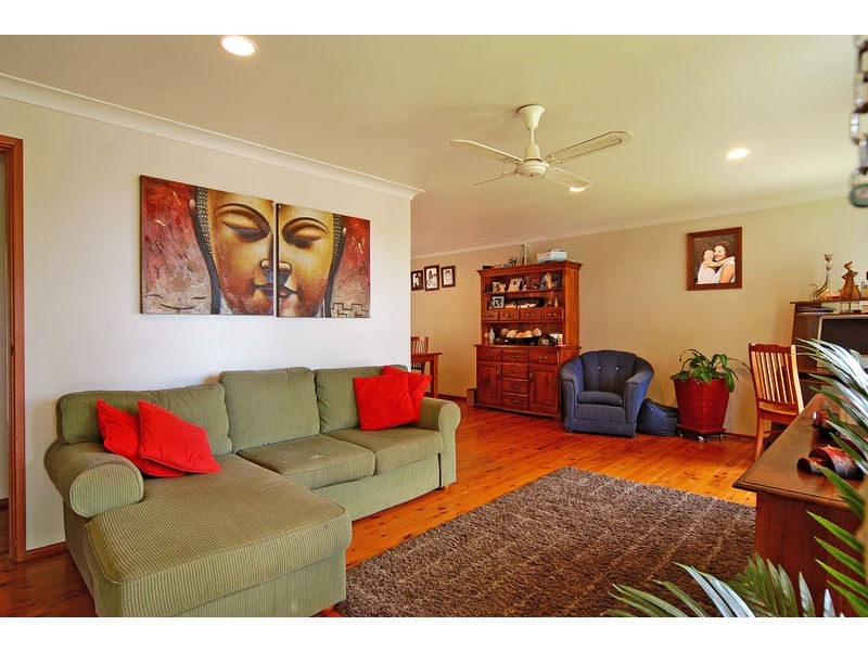 9 Woodlands Drive, Barrack Heights NSW 2528