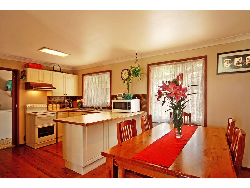 9 Woodlands Drive, Barrack Heights NSW 2528