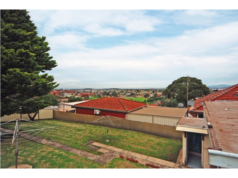 15 Lake Heights Road, Lake Heights NSW 2502