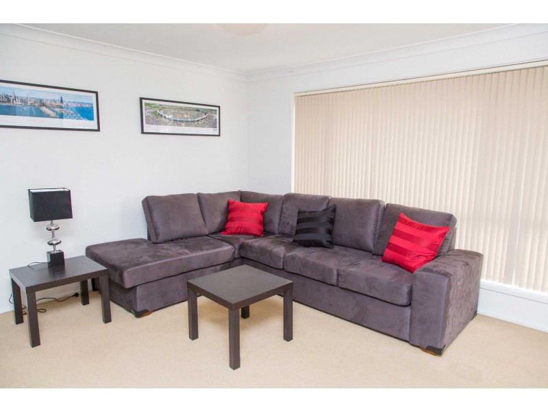 2/57 Parkes St, Oak Flats NSW 2529