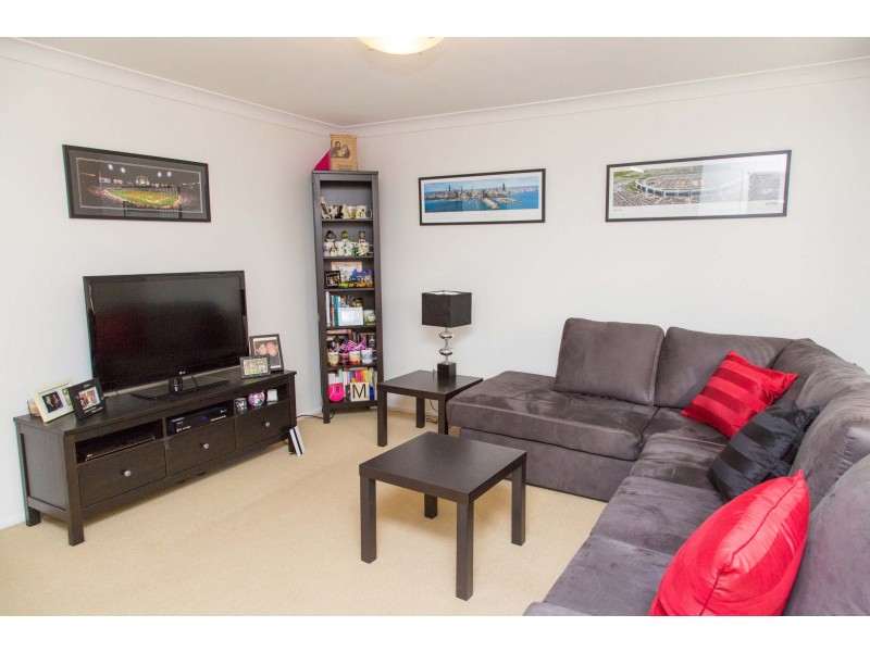 2/57 Parkes St, Oak Flats NSW 2529