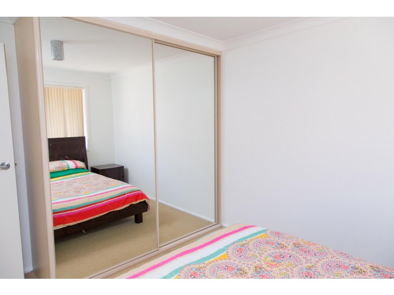 2/57 Parkes St, Oak Flats NSW 2529