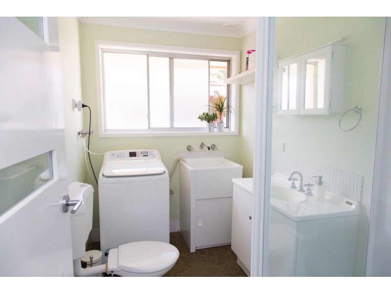 2/57 Parkes St, Oak Flats NSW 2529