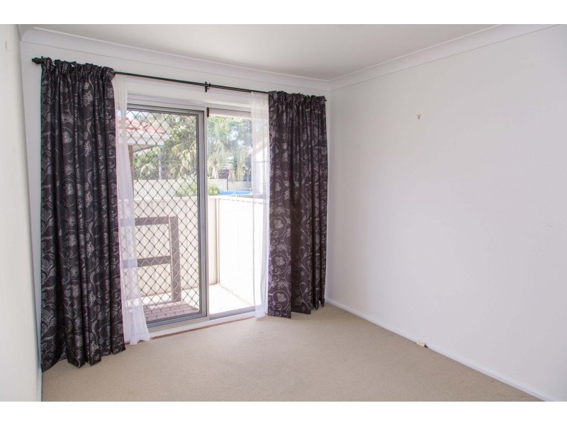 2/57 Parkes St, Oak Flats NSW 2529