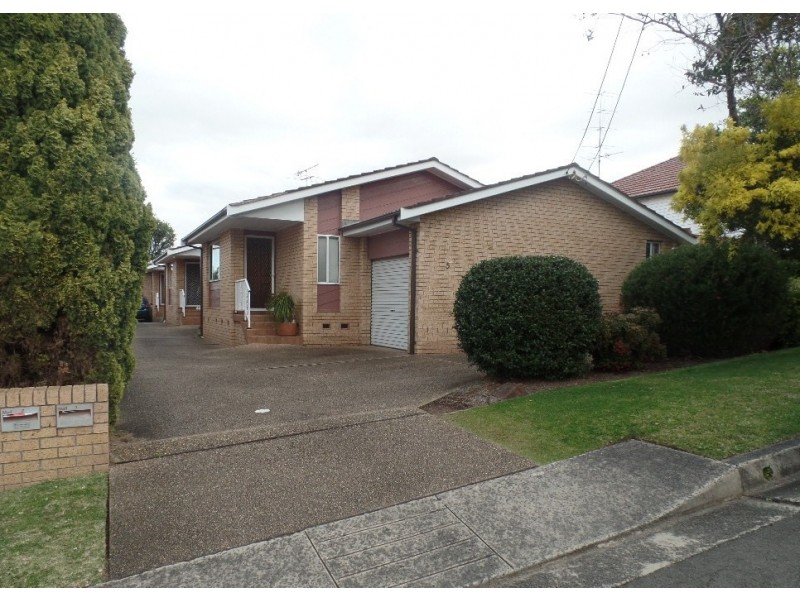 2/5 Henley Avenue, Wollongong NSW 2500