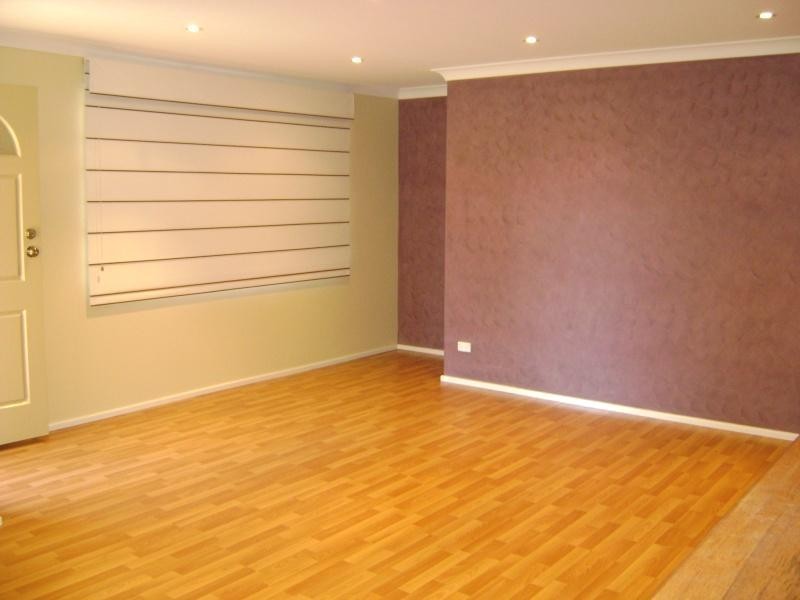 2/5 Henley Avenue, Wollongong NSW 2500