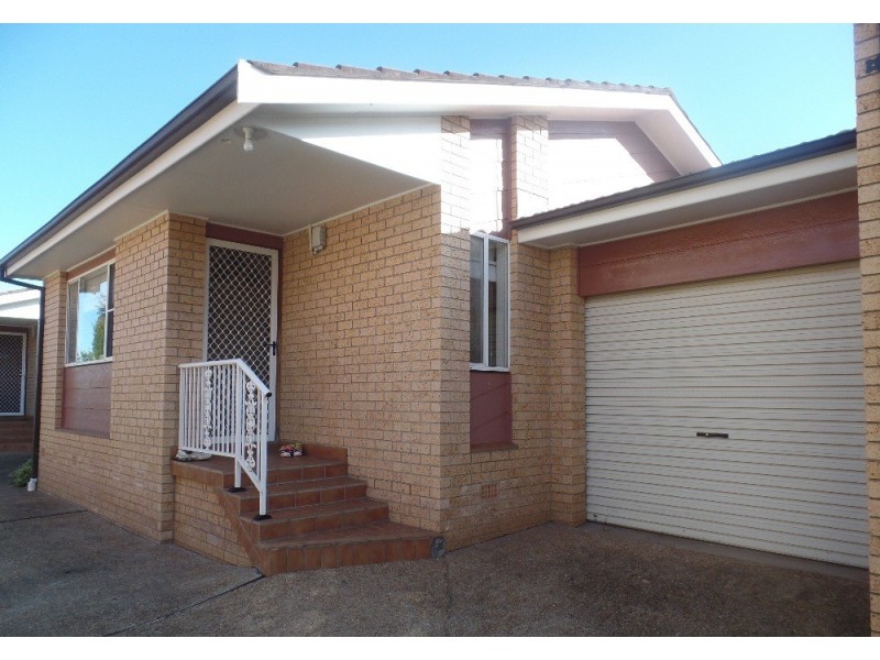 2/5 Henley Avenue, Wollongong NSW 2500