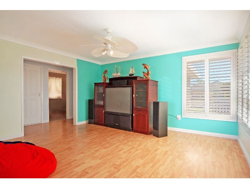 9 Cuthbert Drive, Mount Warrigal NSW 2528
