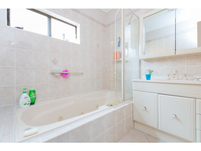 8 Kiara Place, Primbee NSW 2502