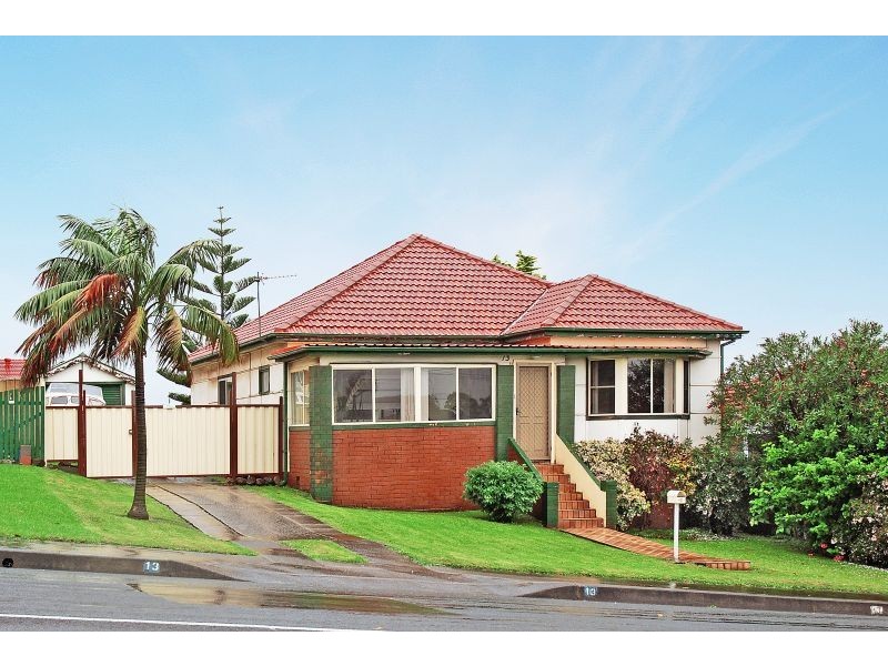 13 Lake Heights Road, Lake Heights NSW 2502