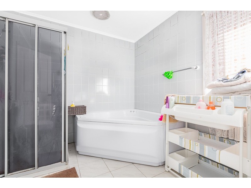 70 Benaud Crescent, Warilla NSW 2528