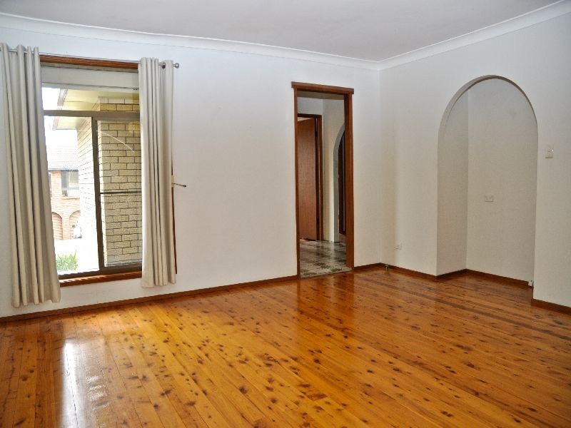 31 Shipton Crescent, Mount Warrigal NSW 2528