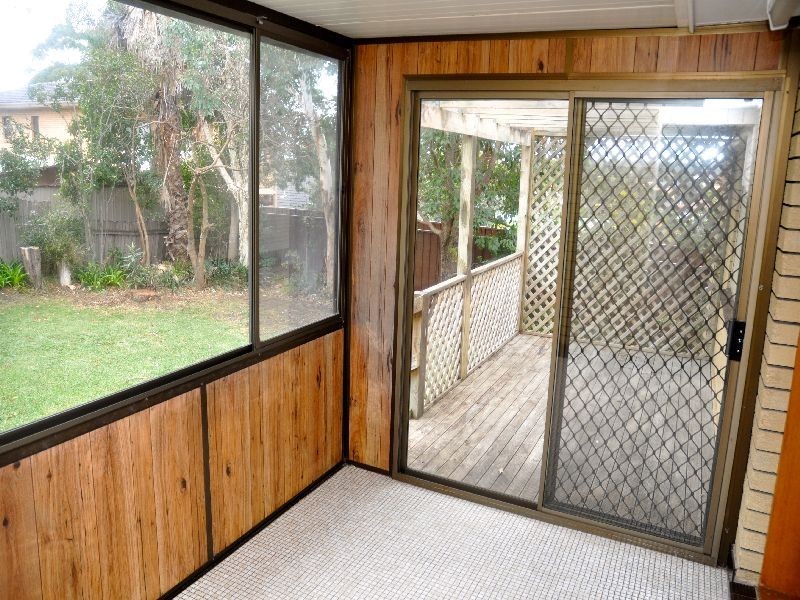 31 Shipton Crescent, Mount Warrigal NSW 2528