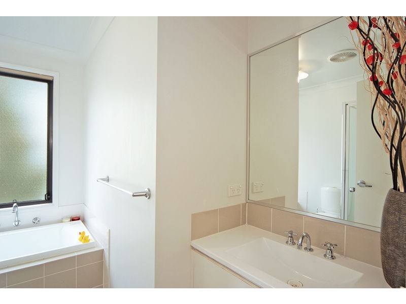 5 Lakewood Boulevarde, Flinders NSW 2529