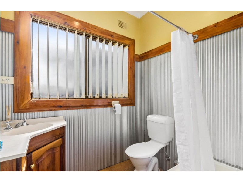 20 Ulster Avenue, Warilla NSW 2528