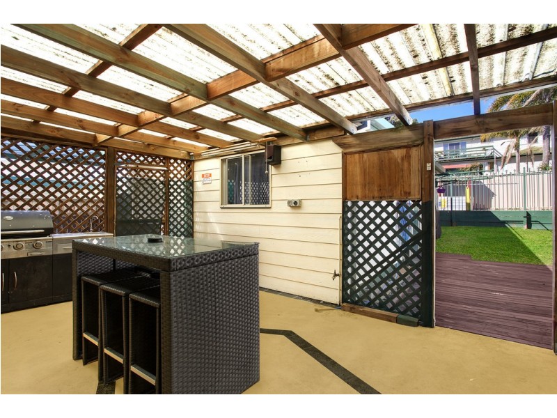 11 Chapman Avenue, Mount Warrigal NSW 2528