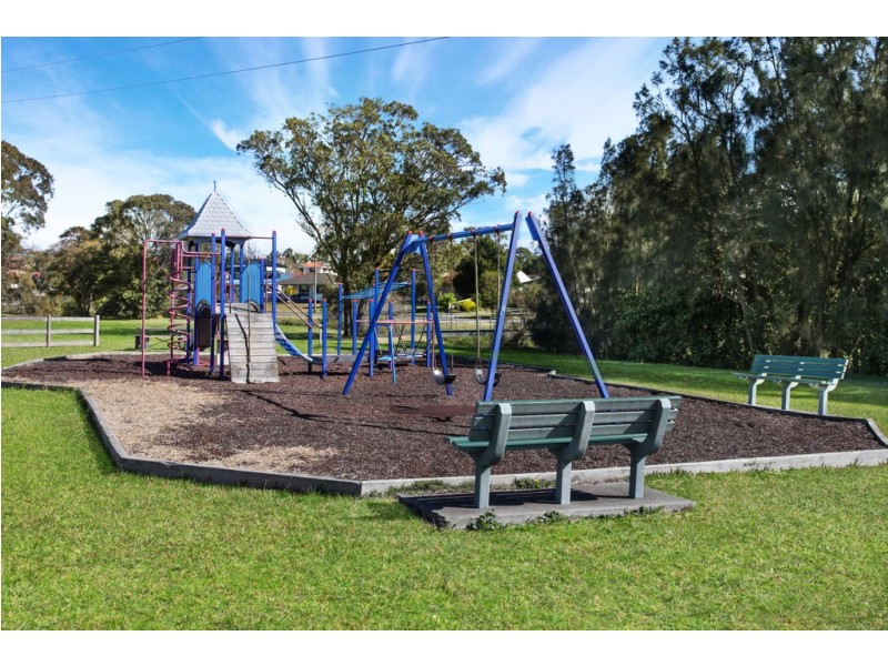 11 Chapman Avenue, Mount Warrigal NSW 2528