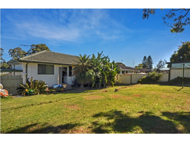 4 Andrew Crescent, Mount Warrigal NSW 2528