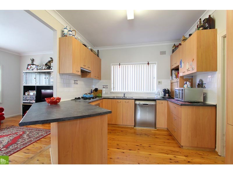 82 Leawarra Avenue, Barrack Heights NSW 2528