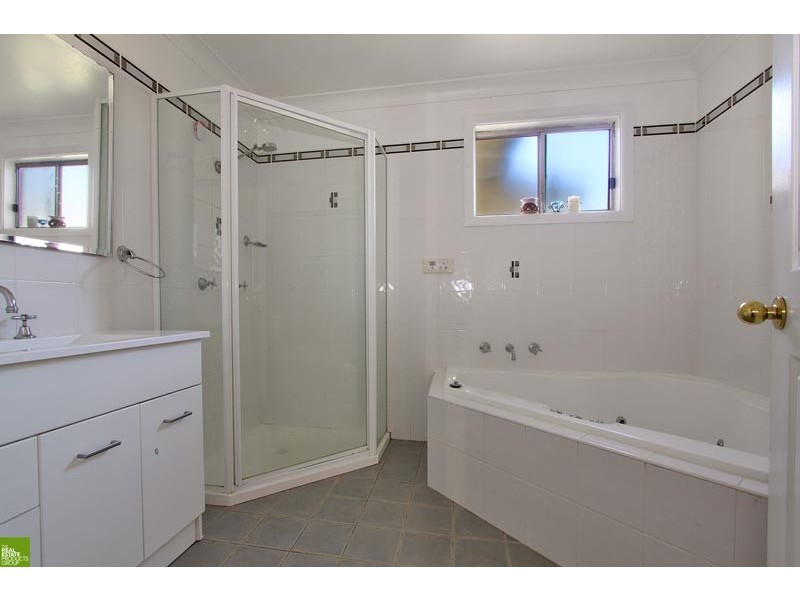 82 Leawarra Avenue, Barrack Heights NSW 2528