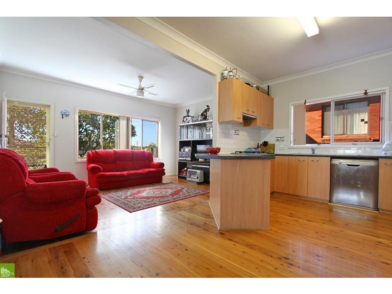 82 Leawarra Avenue, Barrack Heights NSW 2528