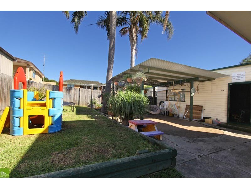82 Leawarra Avenue, Barrack Heights NSW 2528
