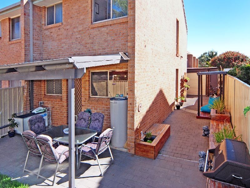 4/11 Grove Circuit, Lake Illawarra NSW 2528