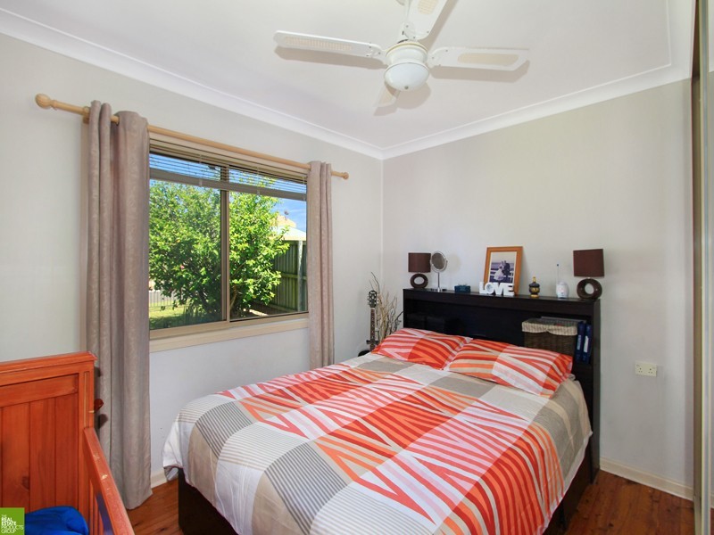 8 Jones Avenue, Mount Warrigal NSW 2528