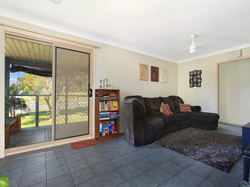 8 Jones Avenue, Mount Warrigal NSW 2528