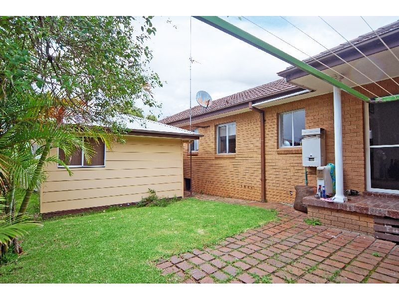10 Lagoon Street, Barrack Heights NSW 2528