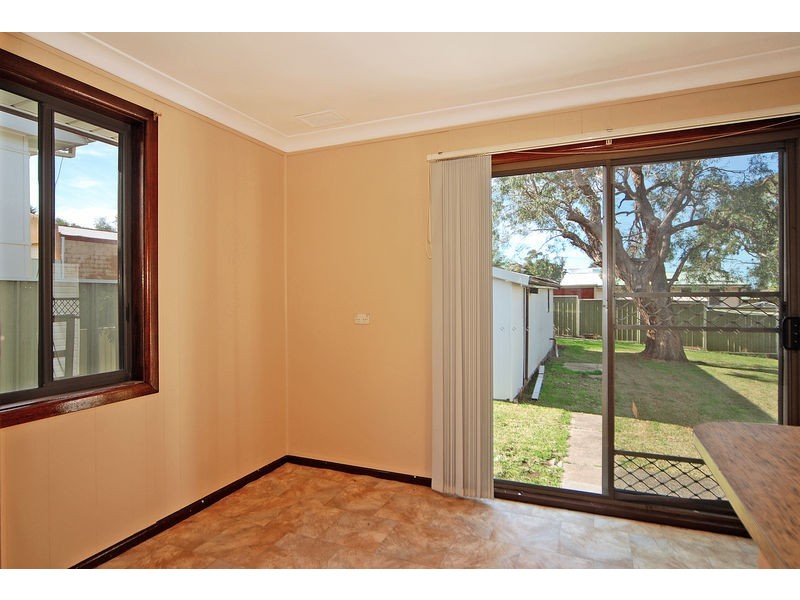 27 Booth Street, Warilla NSW 2528