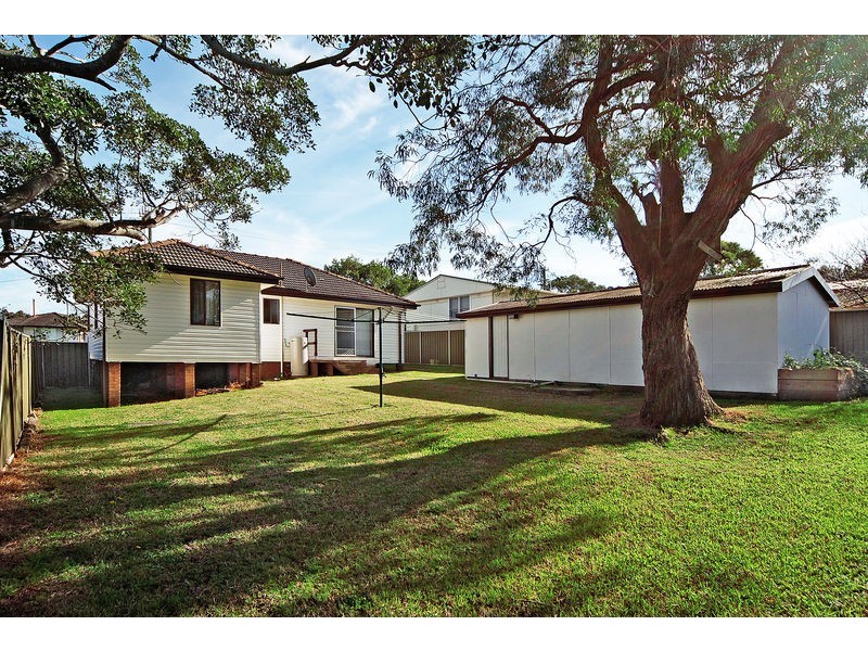 27 Booth Street, Warilla NSW 2528