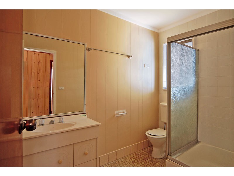 27 Booth Street, Warilla NSW 2528